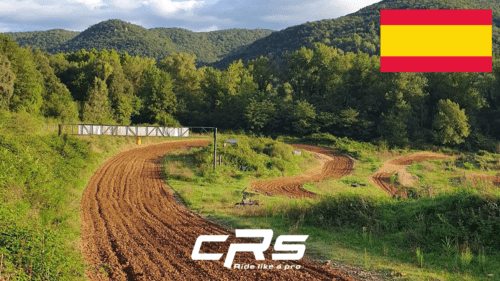 Zeigt die Rockland MX Motocross Strecke in Spanien bei gutem Wetter.